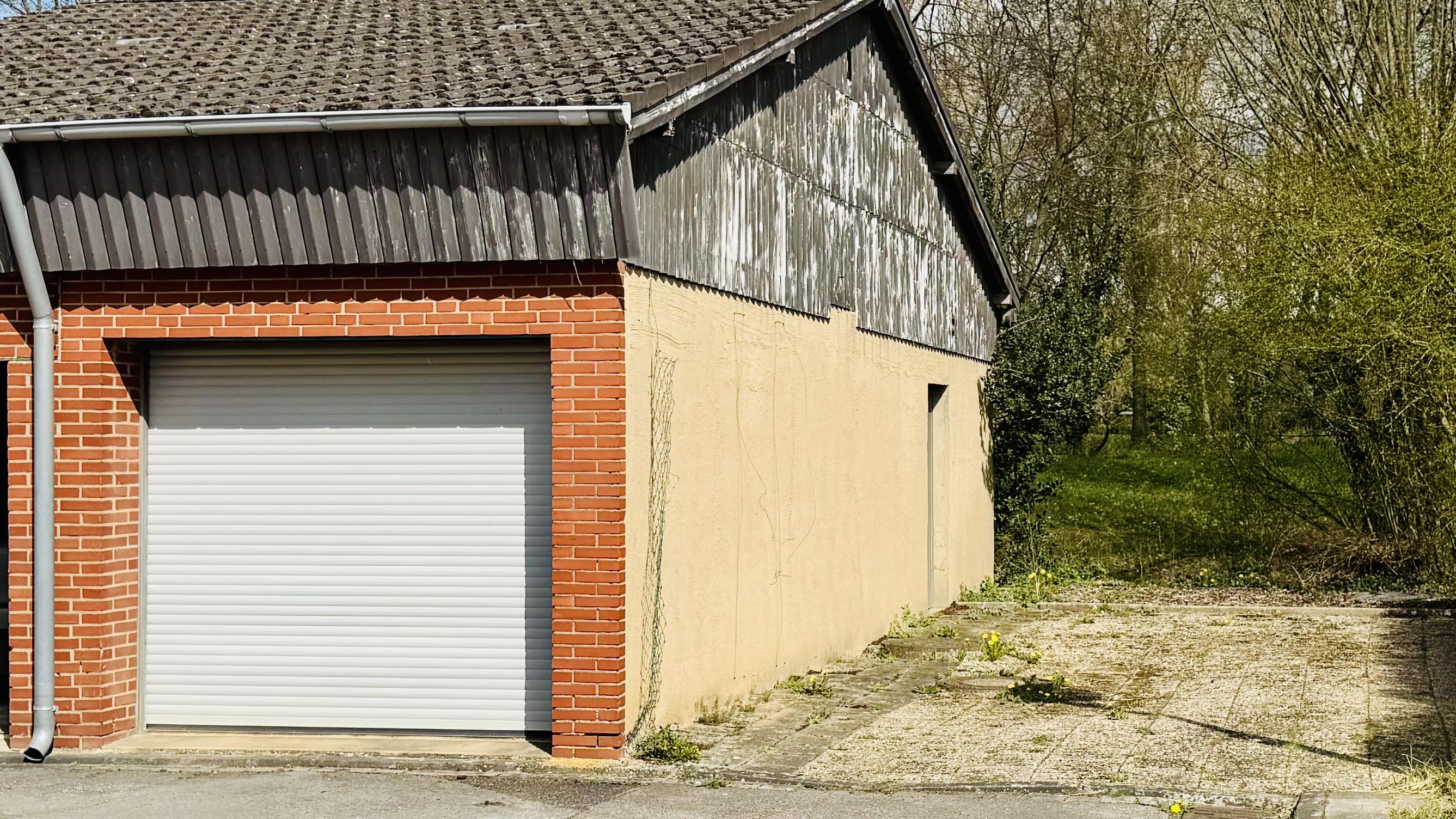 Einfamilienhaus mit Garten, Garage und großem Stellplatz - Bild# 4